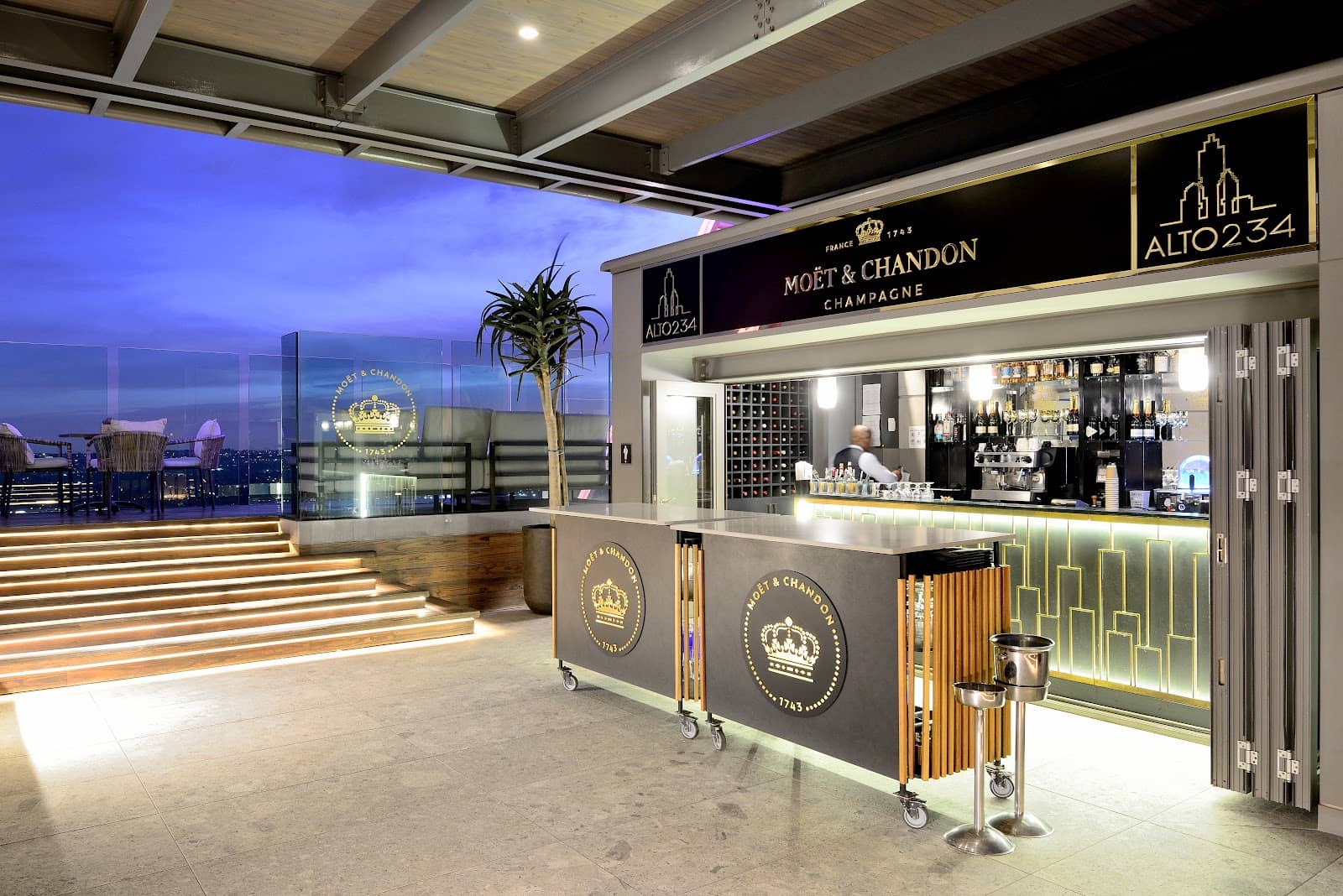 Premium Cocktails & Tapas