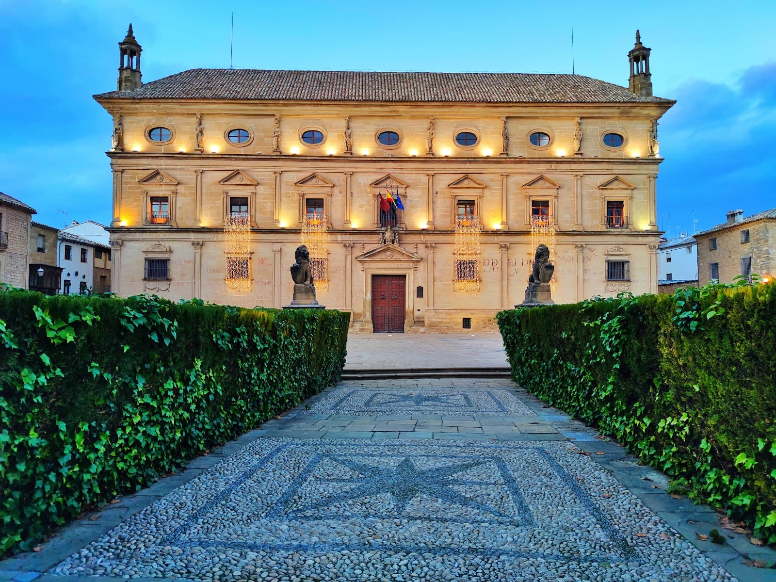 Palacio de las Cadenas - Image 1