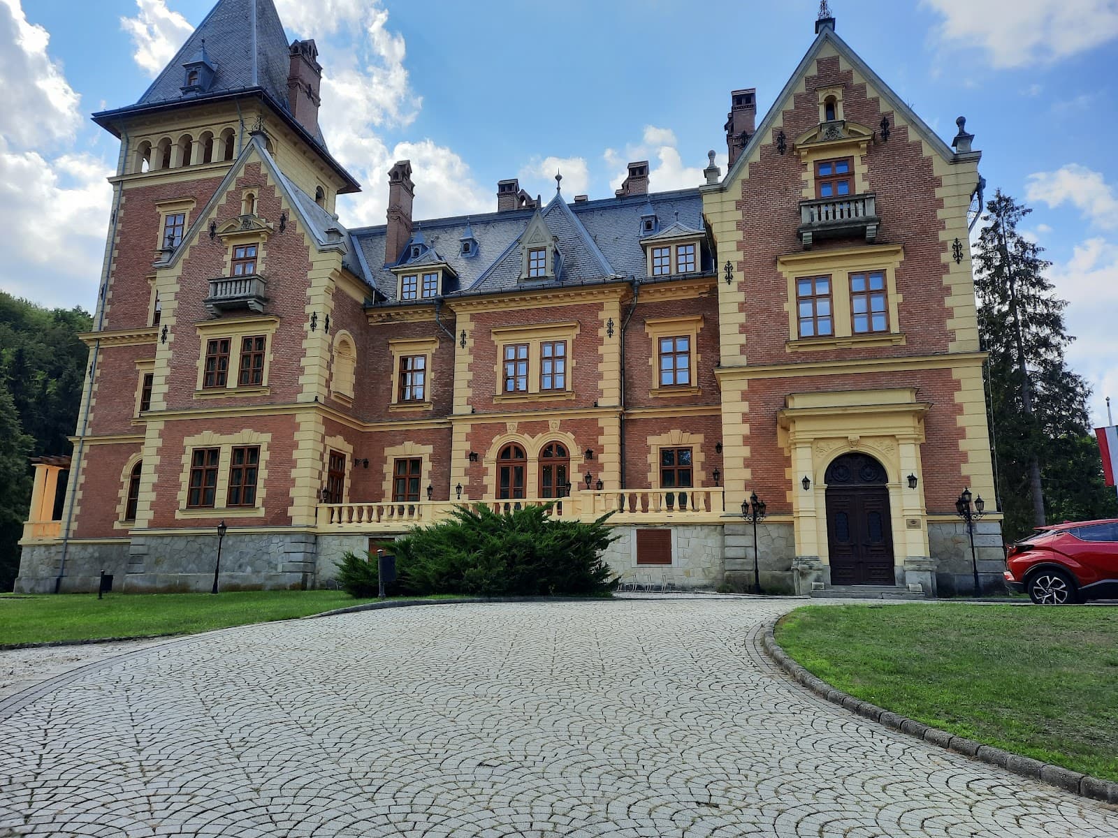 Parádsasvár Károlyi Castle - Image 1