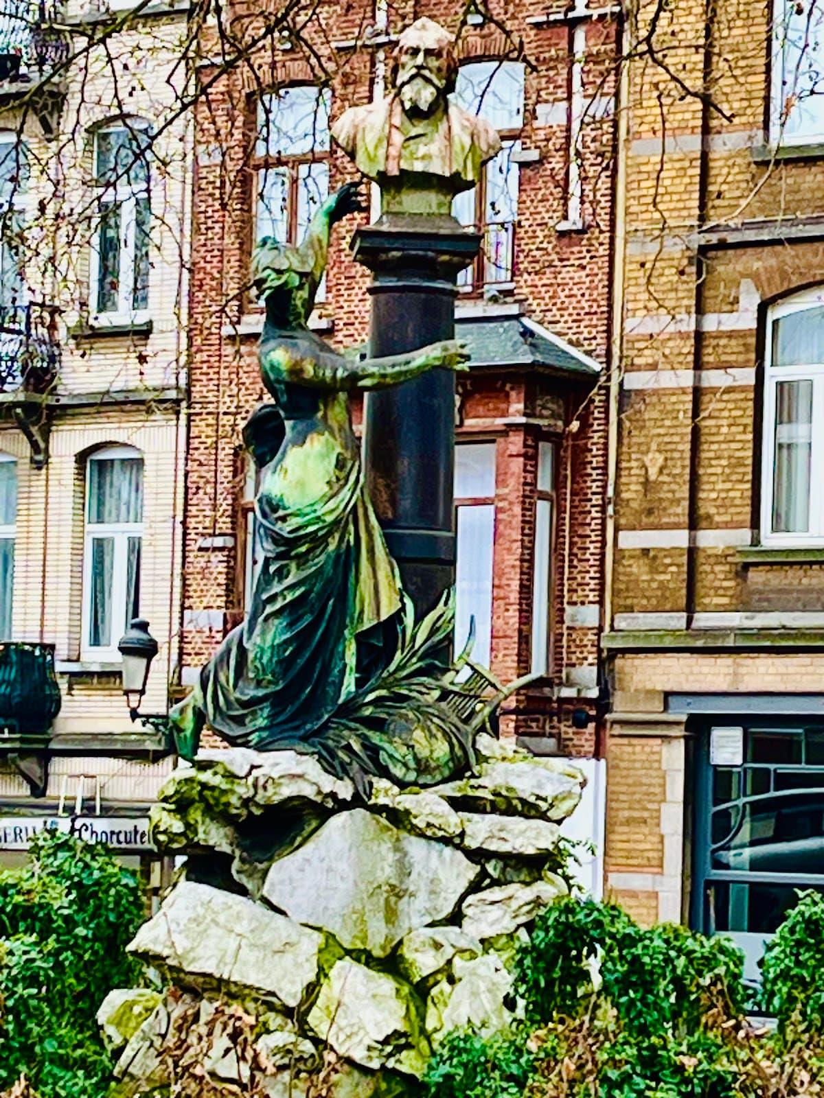 Pogge Square - Image 1