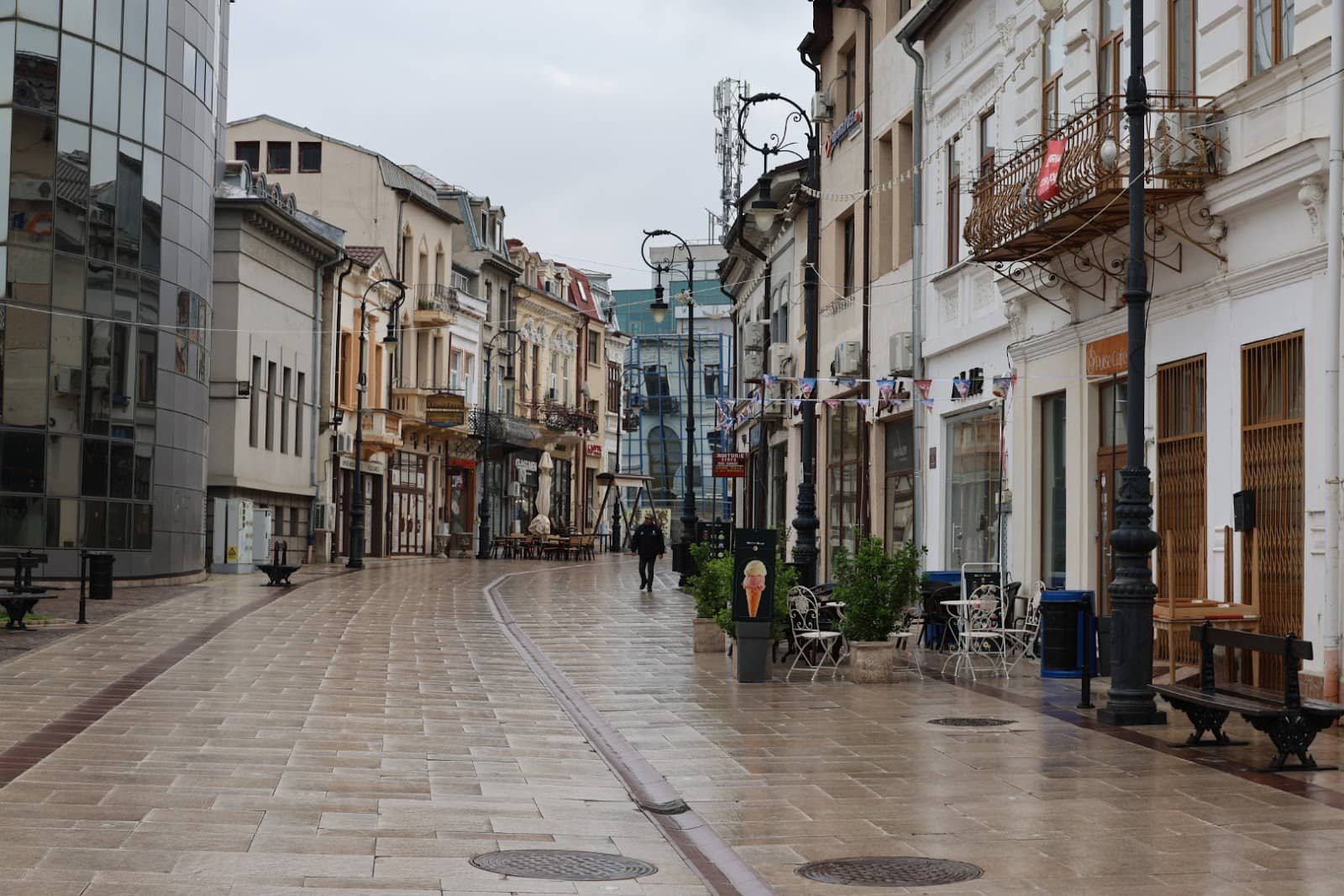 Cozy Cafes and Restaurants