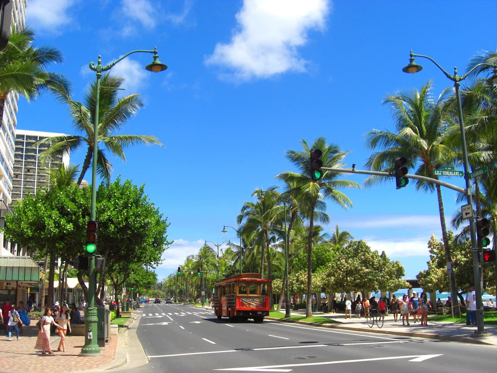 Kalakaua Avenue Waikiki - Image 1