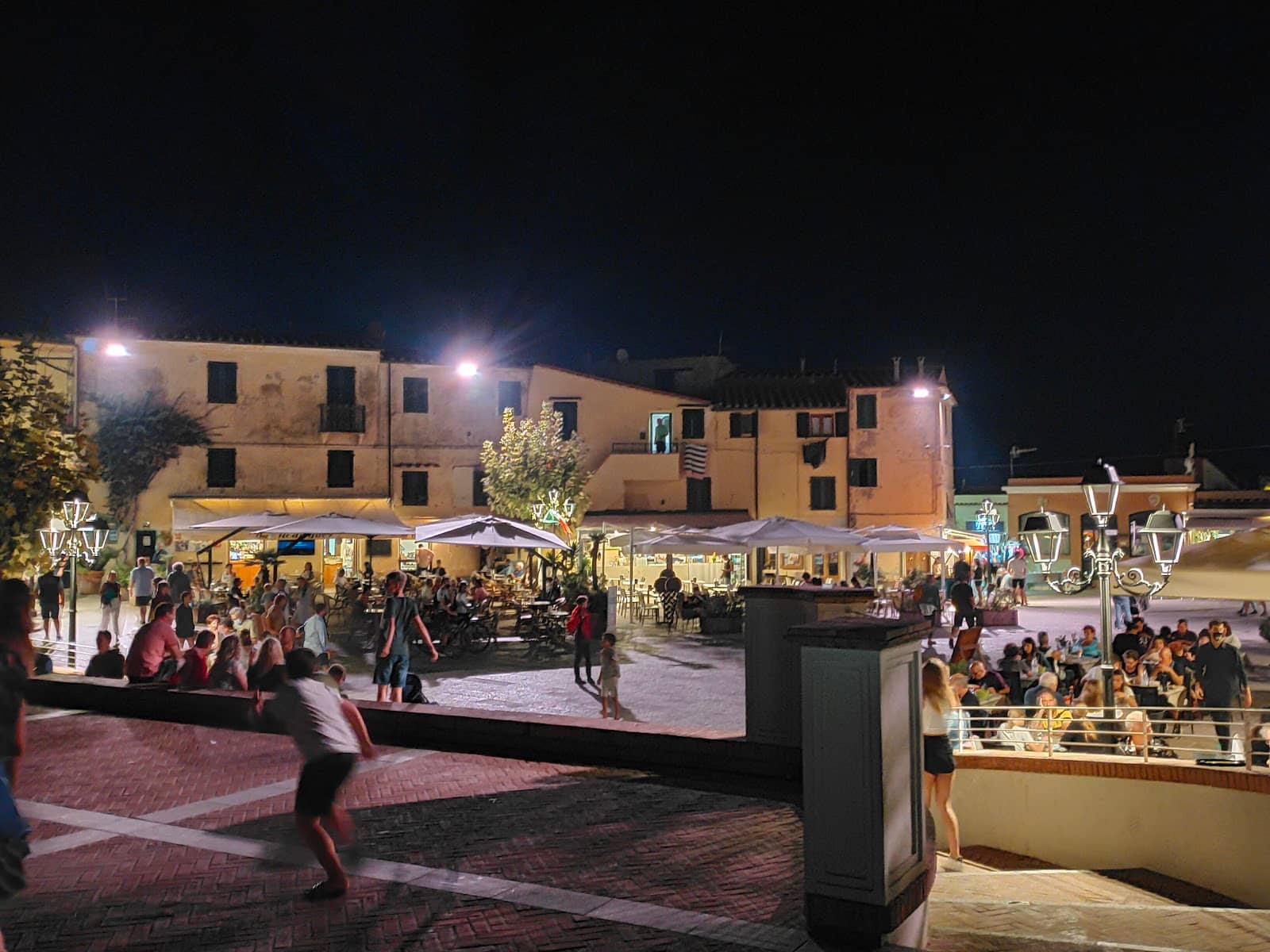 Local Cafes and Bistros