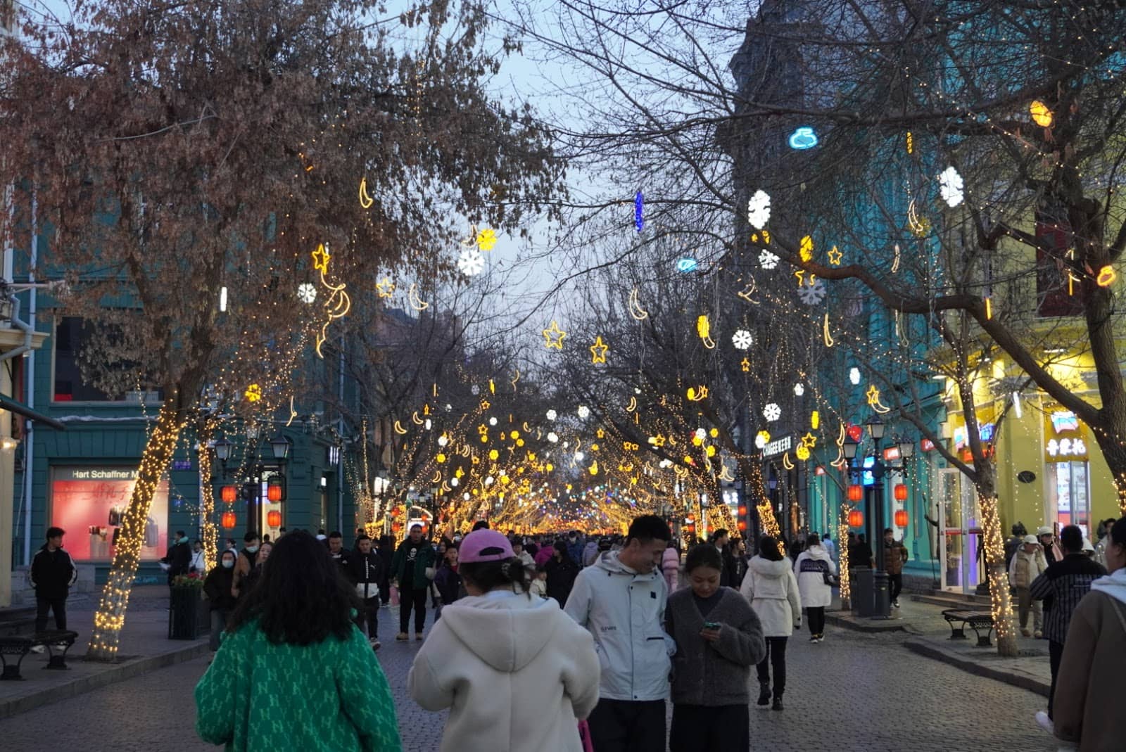 Vibrant Shopping and Dining