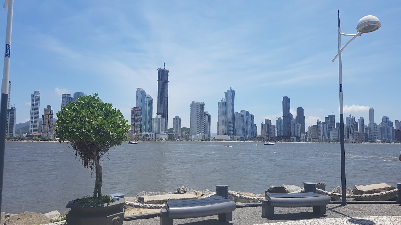 Molhe da Barra Sul Balneário Camboriú - Image 1