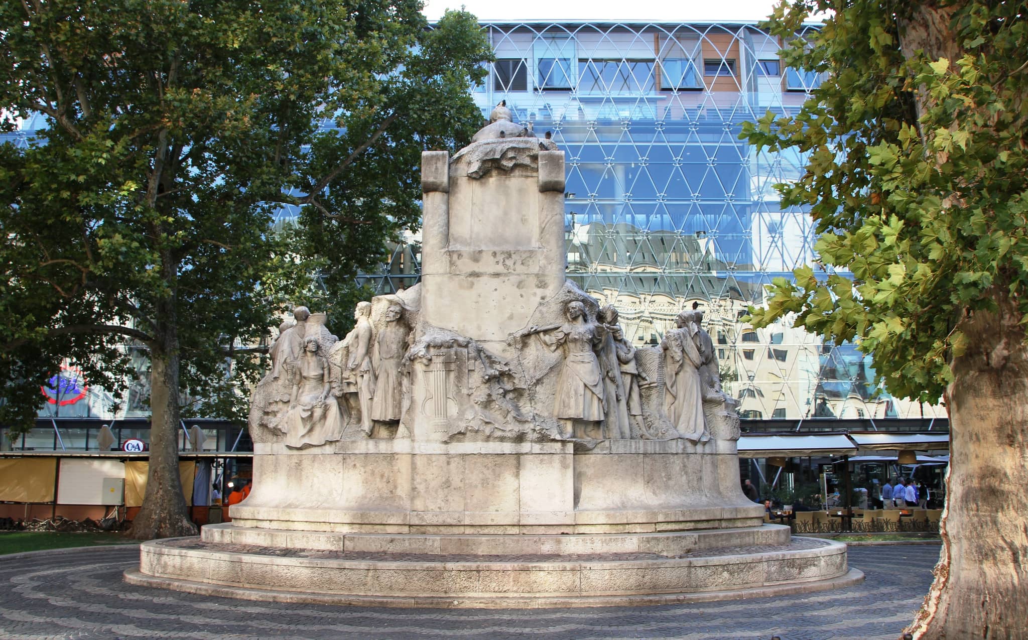 Vörösmarty Statue