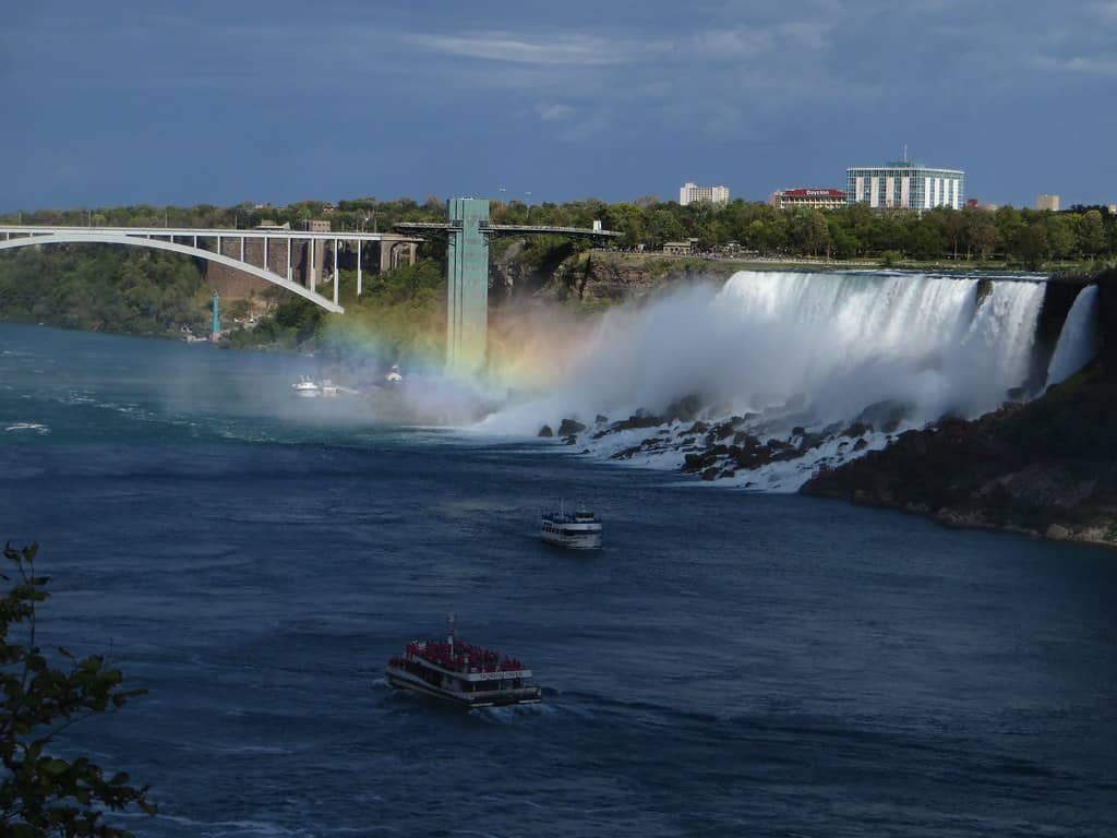 Horseshoe Falls Up Close