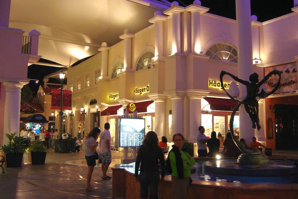 La Isla Entertainment Village