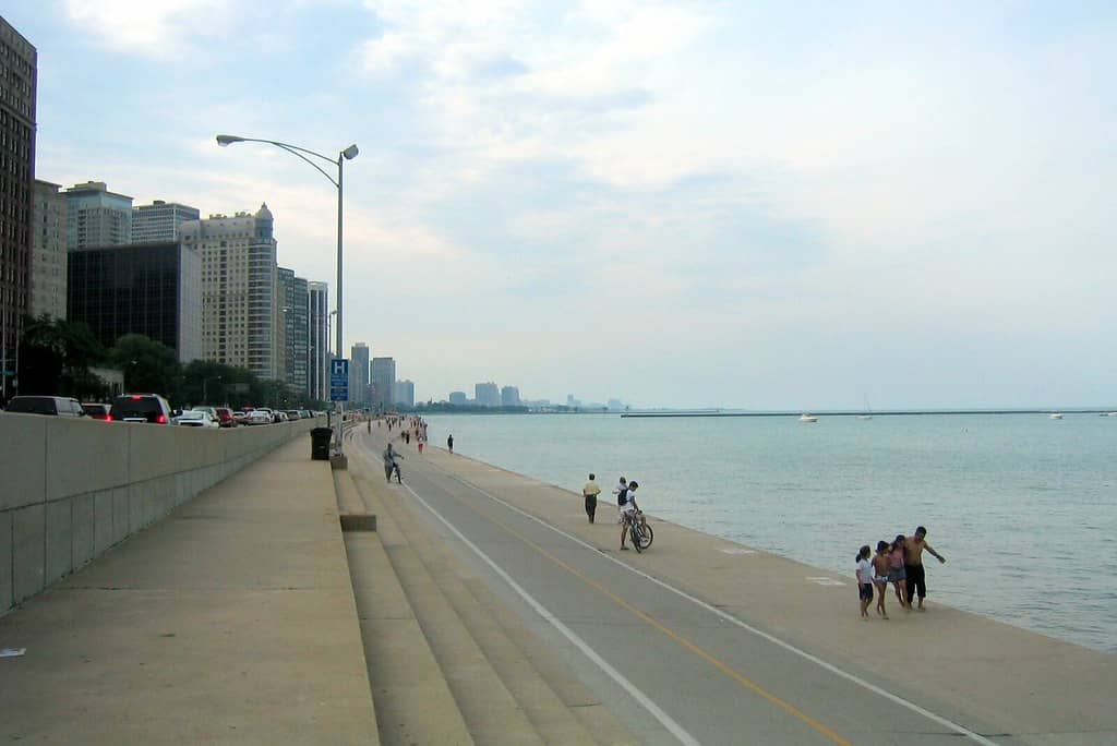 Scenic Lakefront Views