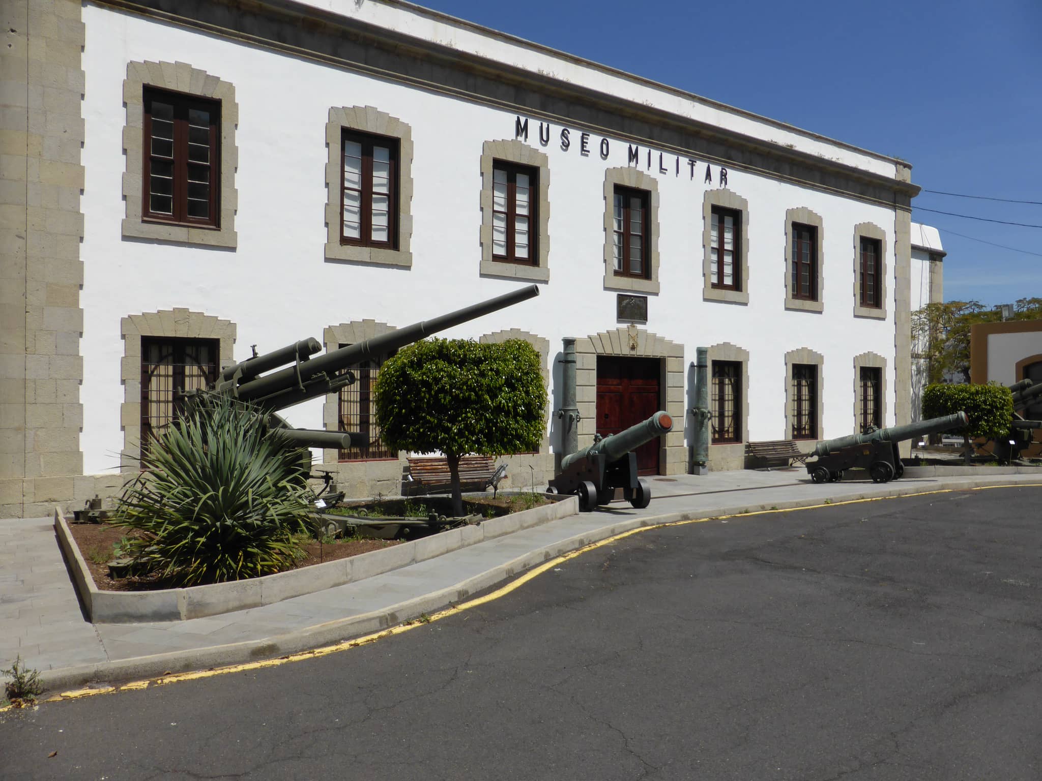Models of Santa Cruz