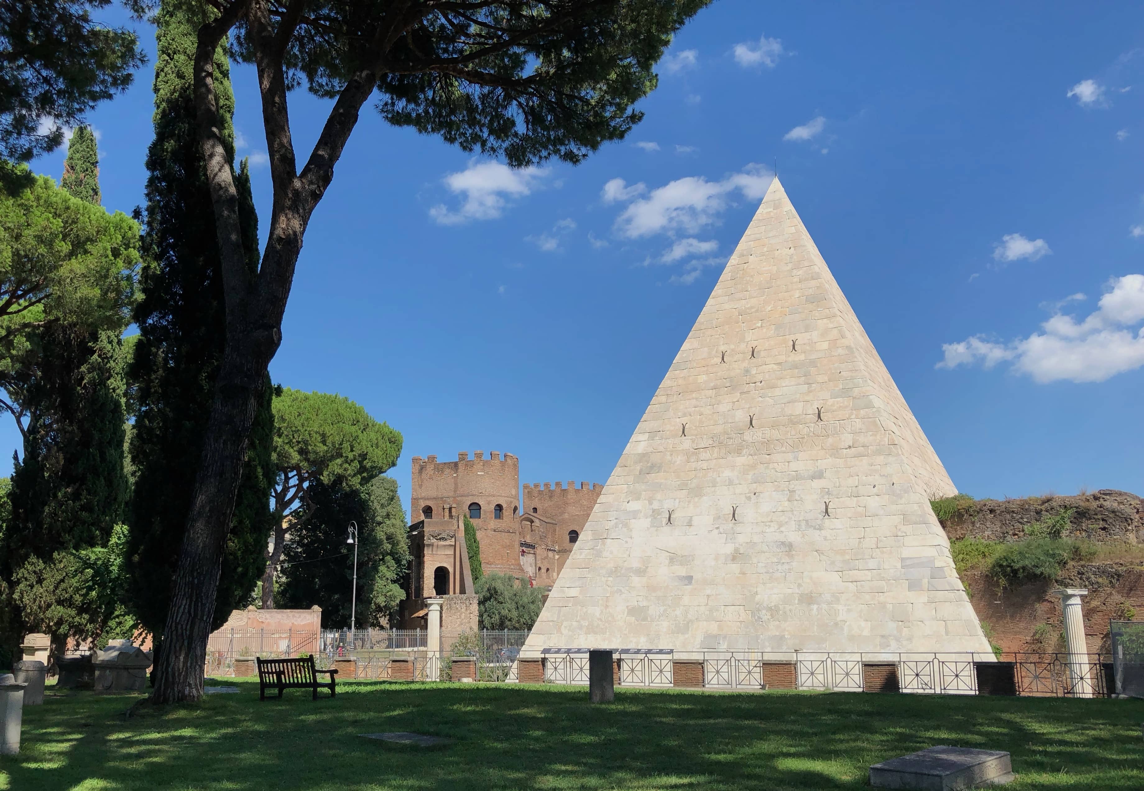 Piramide Cestia