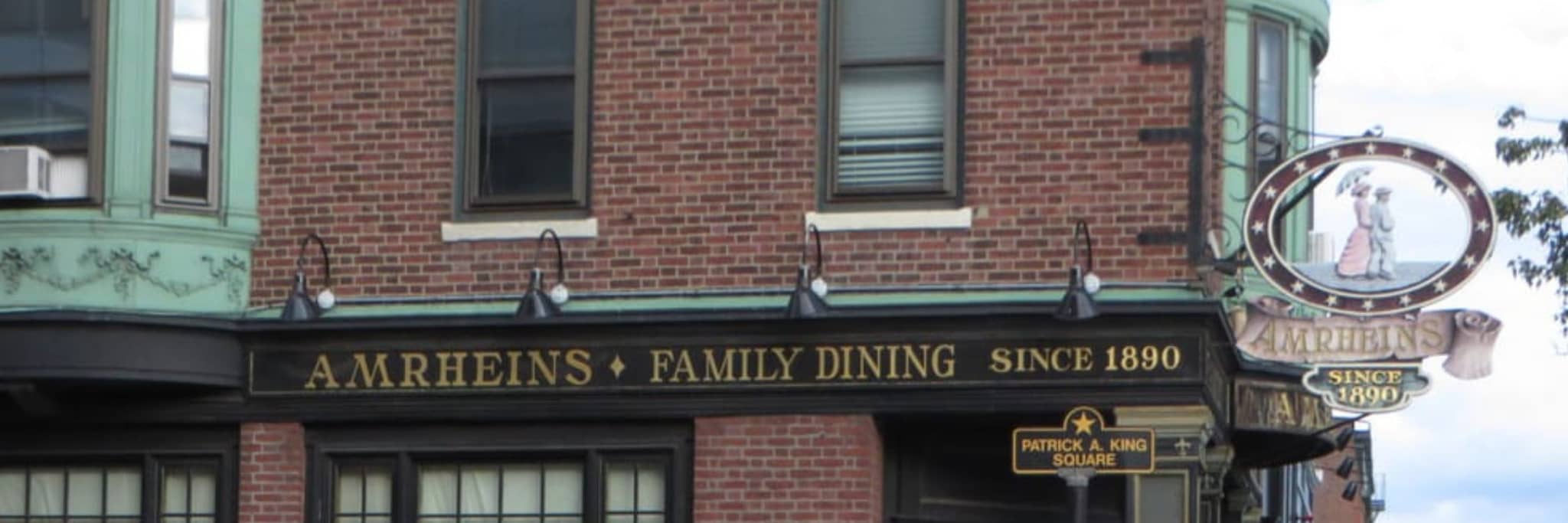 Local Eateries and Cafes