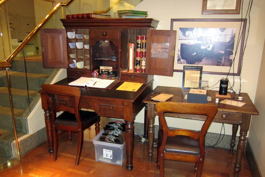 Organized and Clean Displays