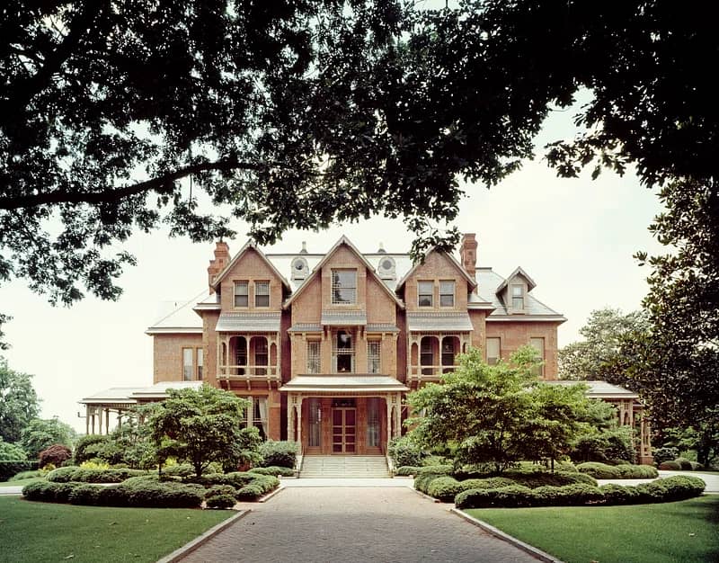 Colonial-Style Library