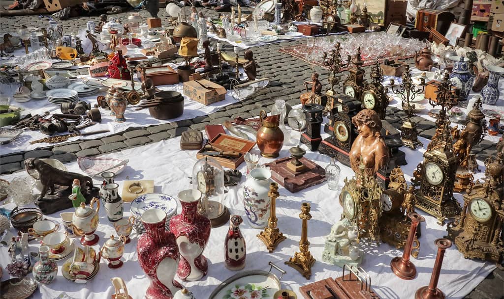 Antique Shops & Boutiques