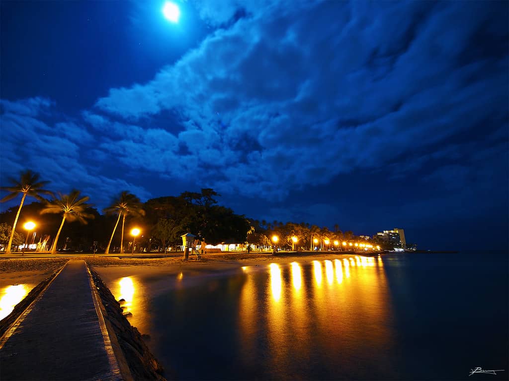 Waikiki Beach Walkway
