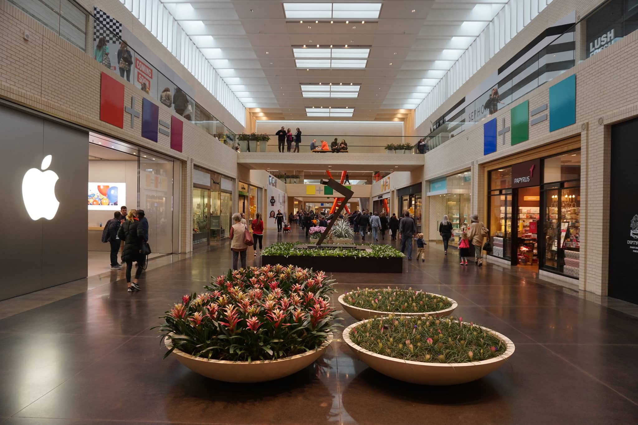 Indoor/Outdoor Ambiance
