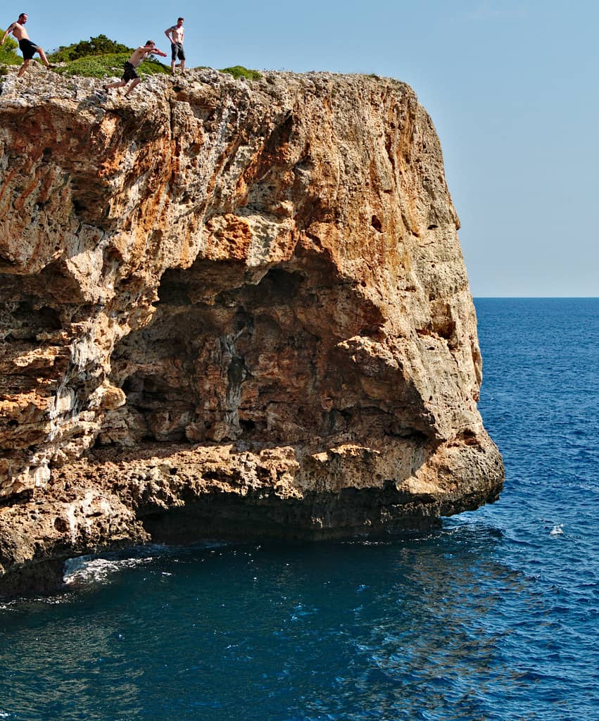 Cliff Jumping Opportunities