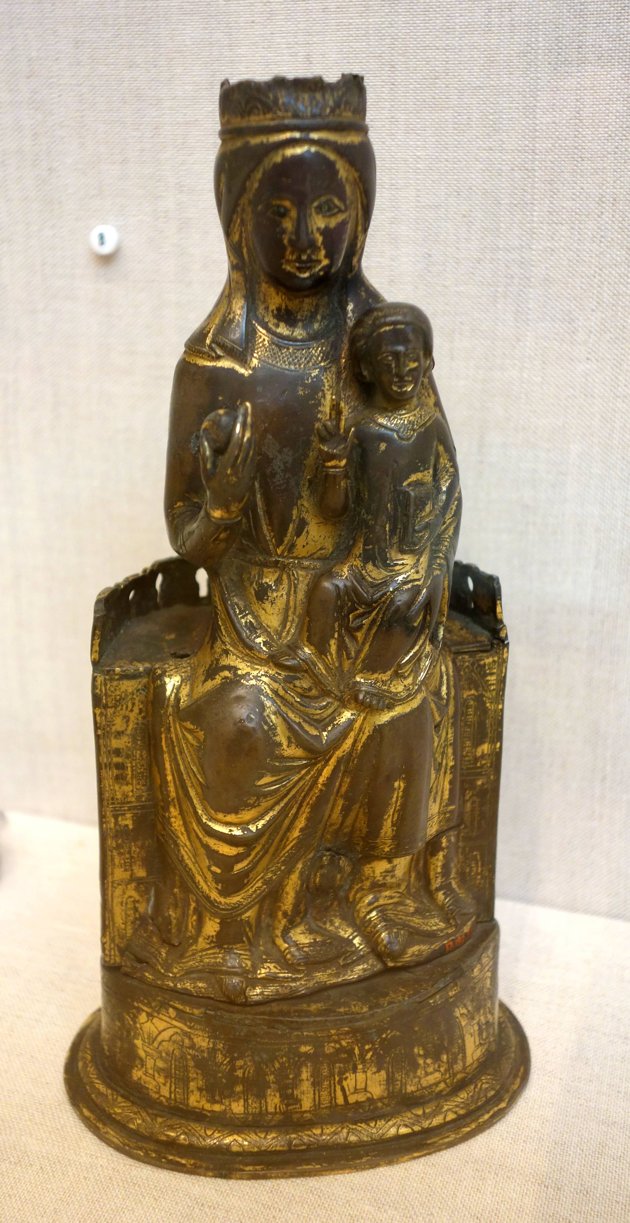 Unique Porcelain Exhibits