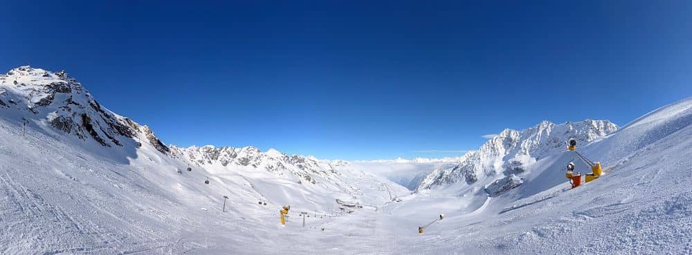 Expansive Pistes for All Levels