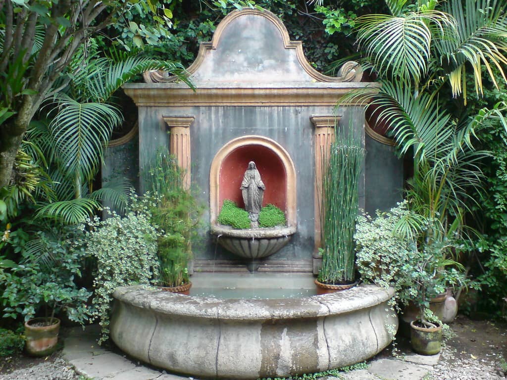 Charming Cafes and Gardens