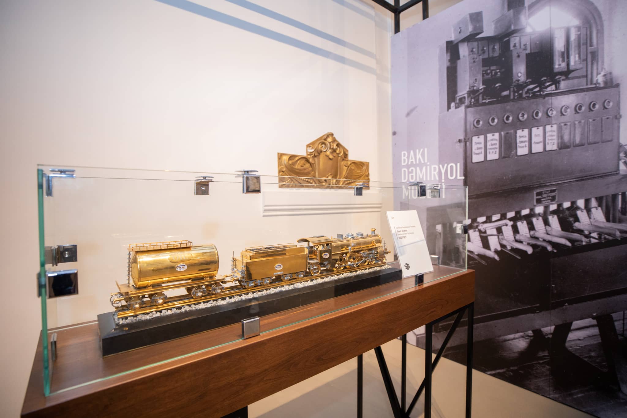 Interactive Displays on Mountain Railways