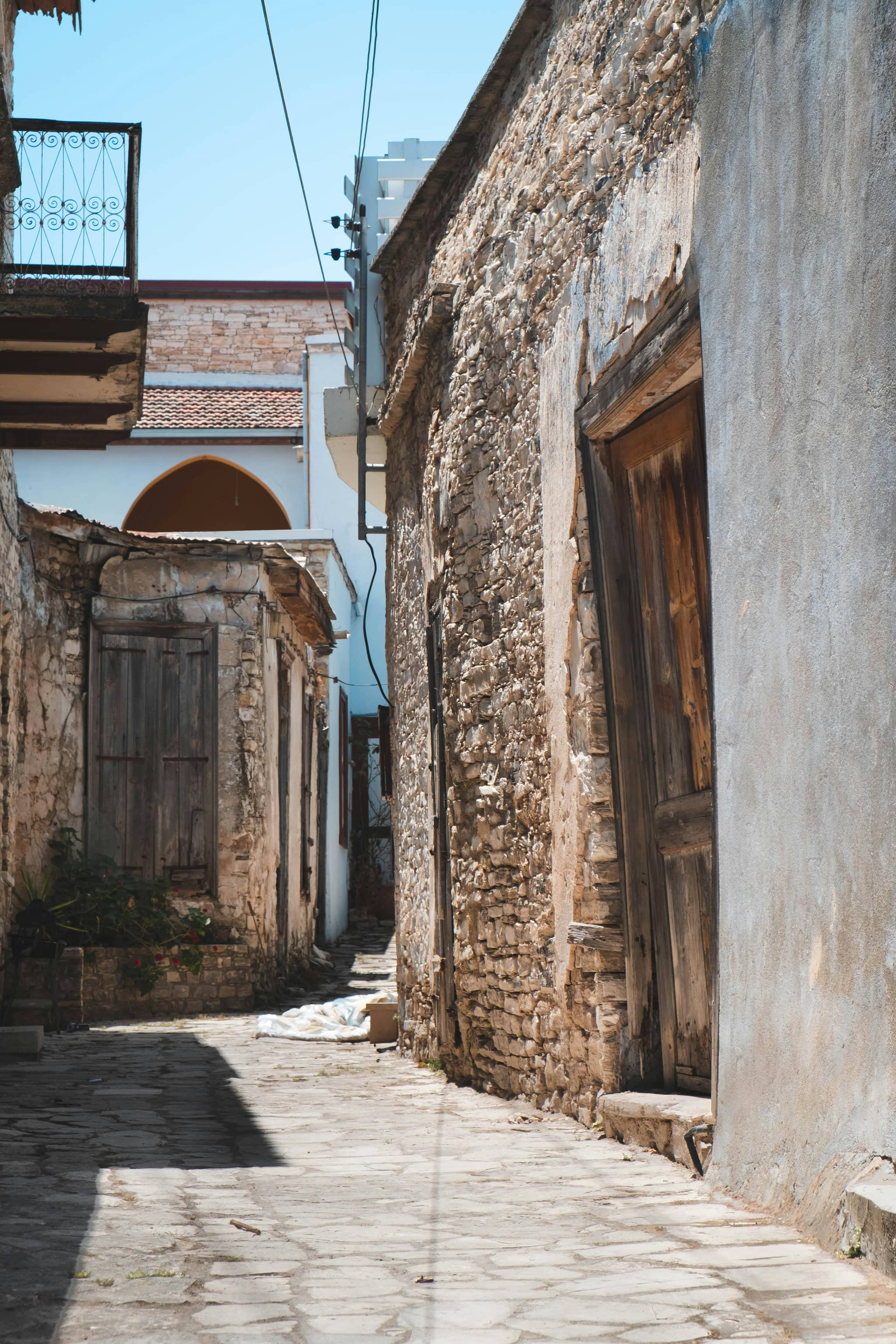 Cobblestone Alleys & Architecture