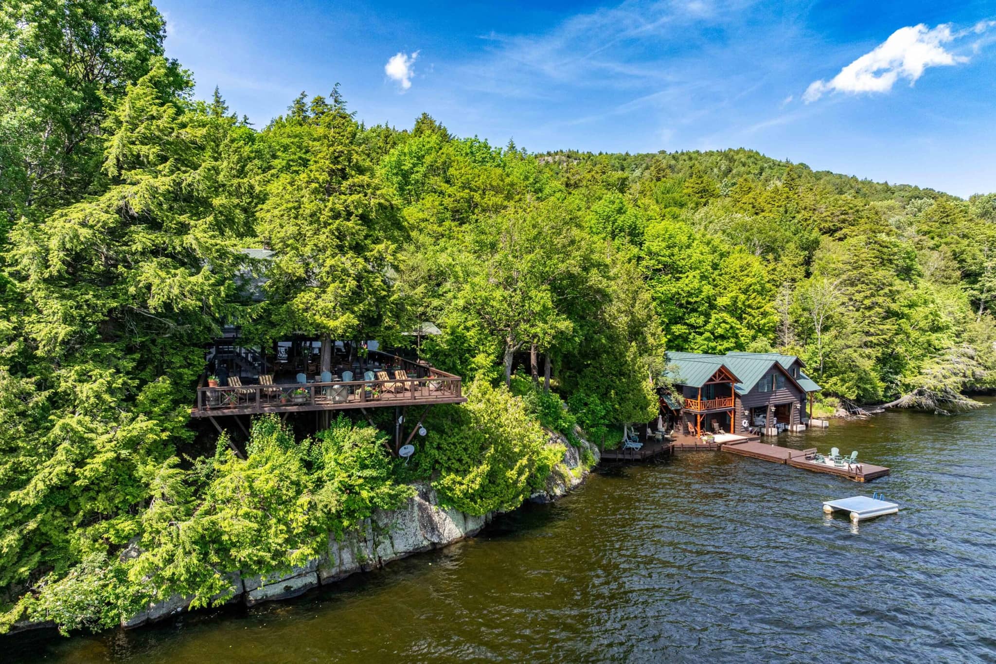 Lush Waterfront Gardens