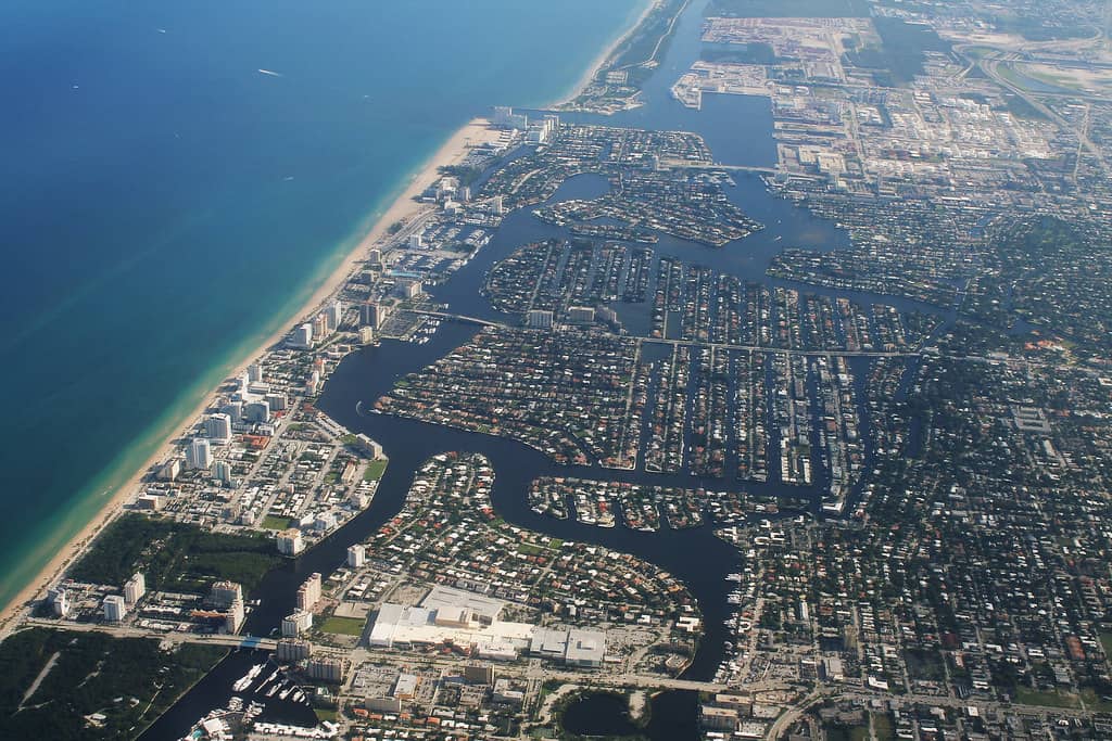 Proximity to Fort Lauderdale Beach