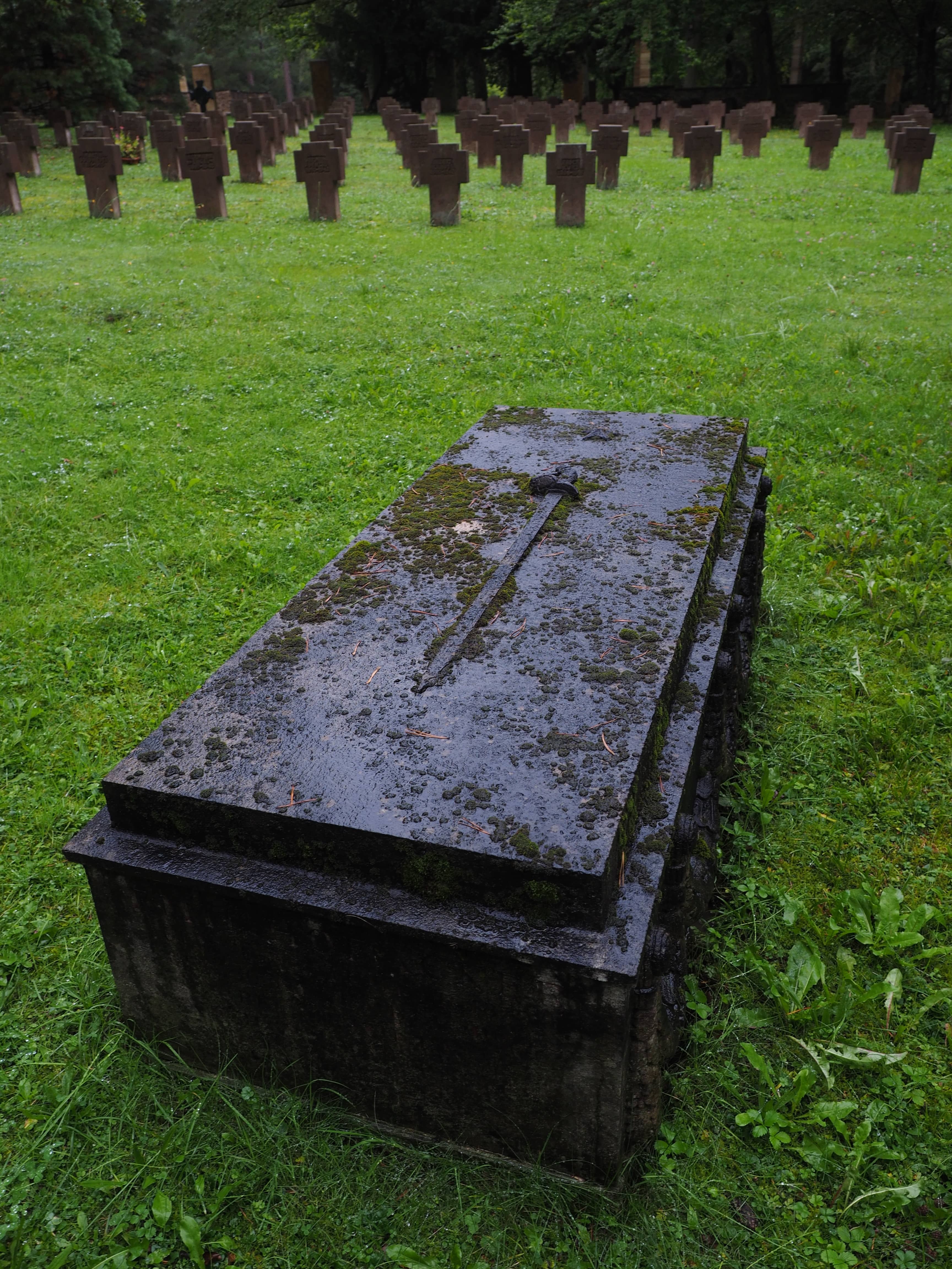 Notable Tombs & Residents