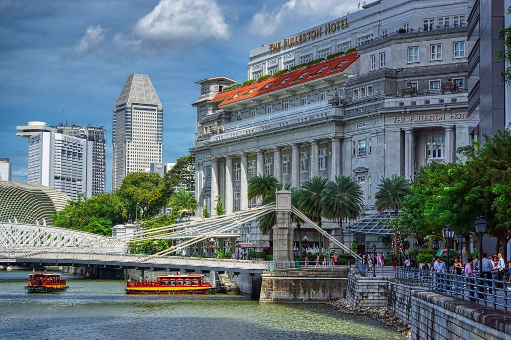 Iconic Fullerton Hotel Views