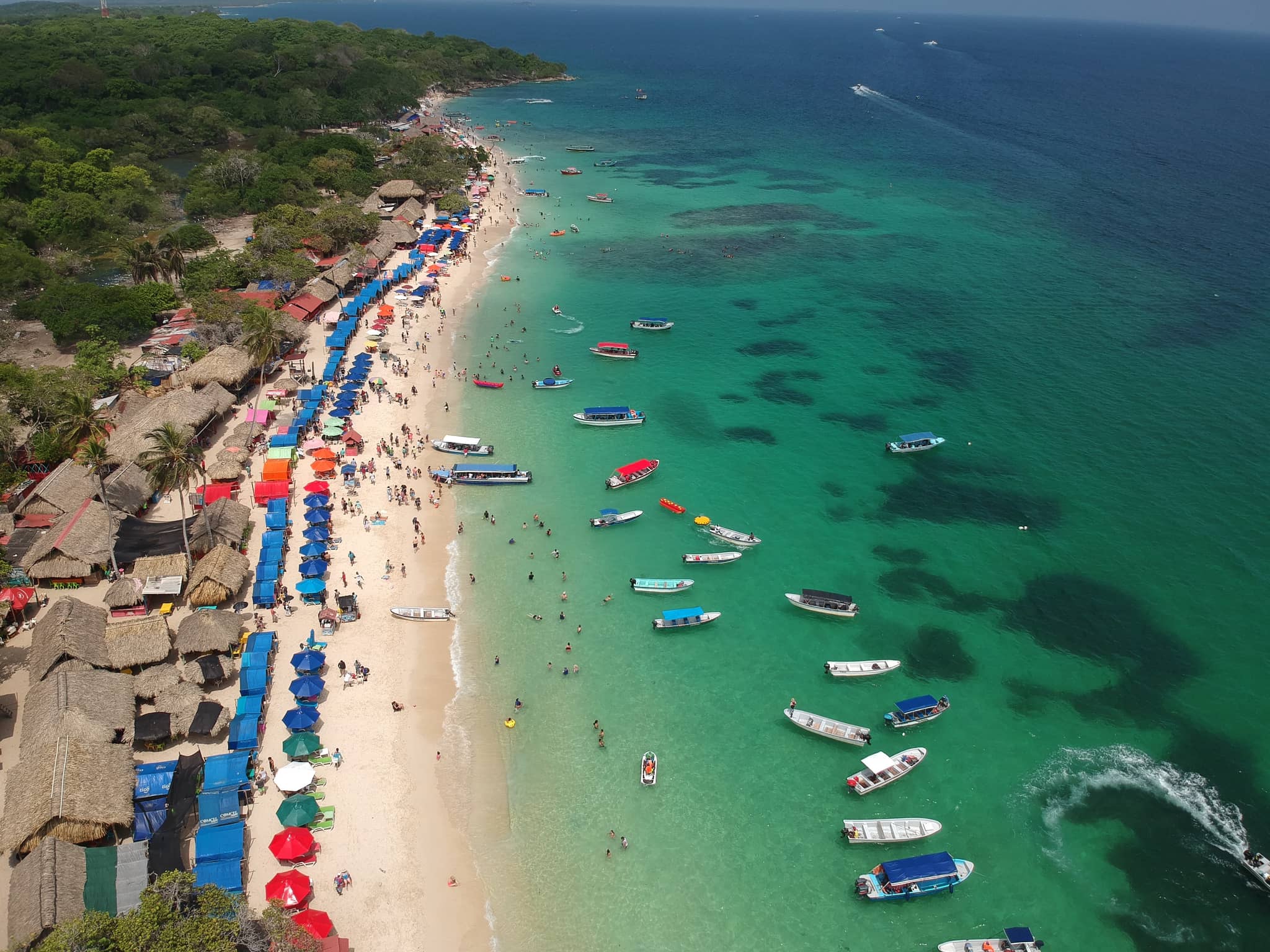 Isla BarĂș Beaches