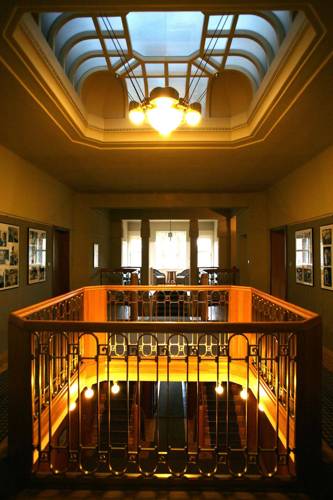 Elegant Pre-Show Ambiance