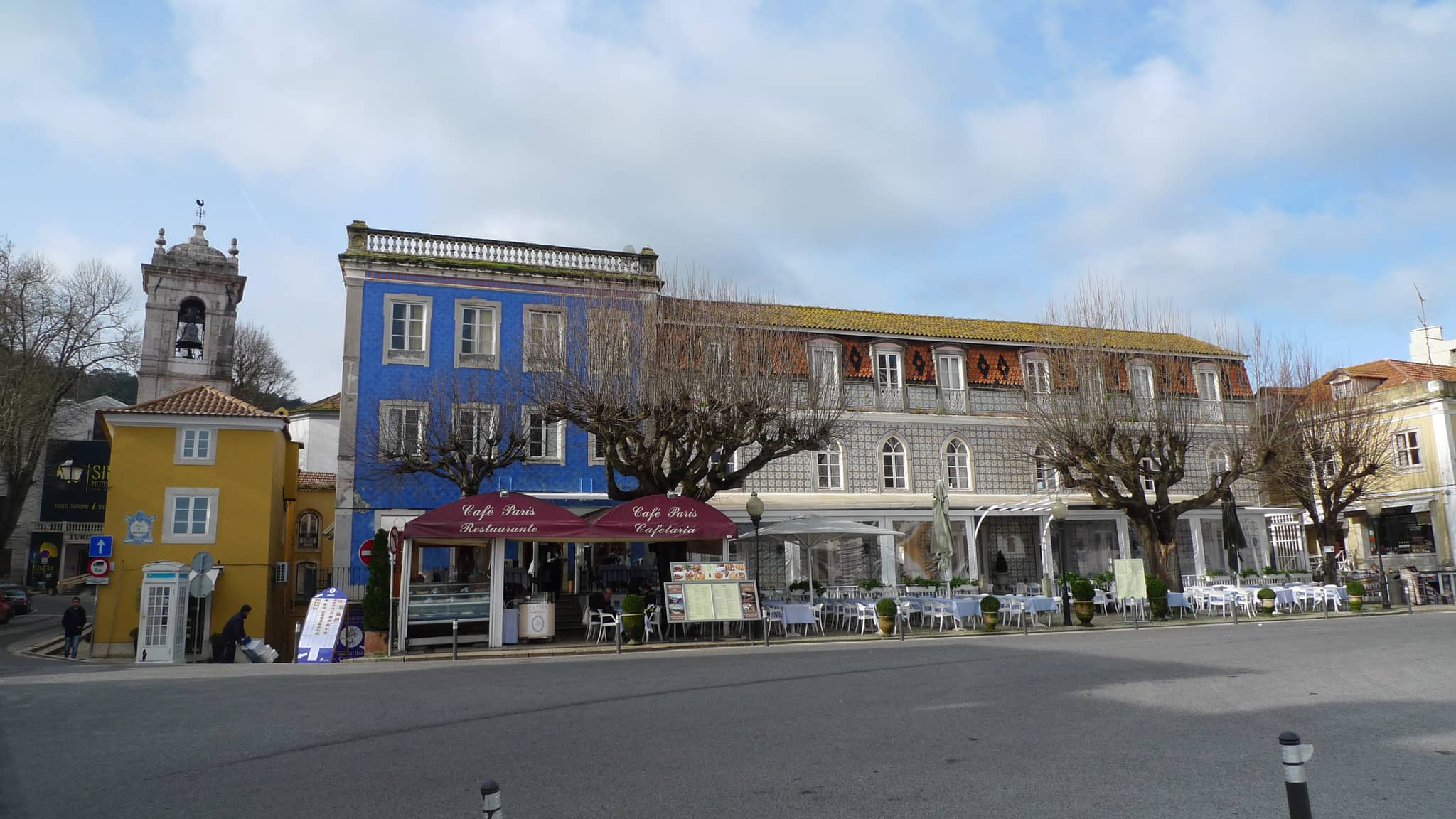 Surrounding Cafes & Bars