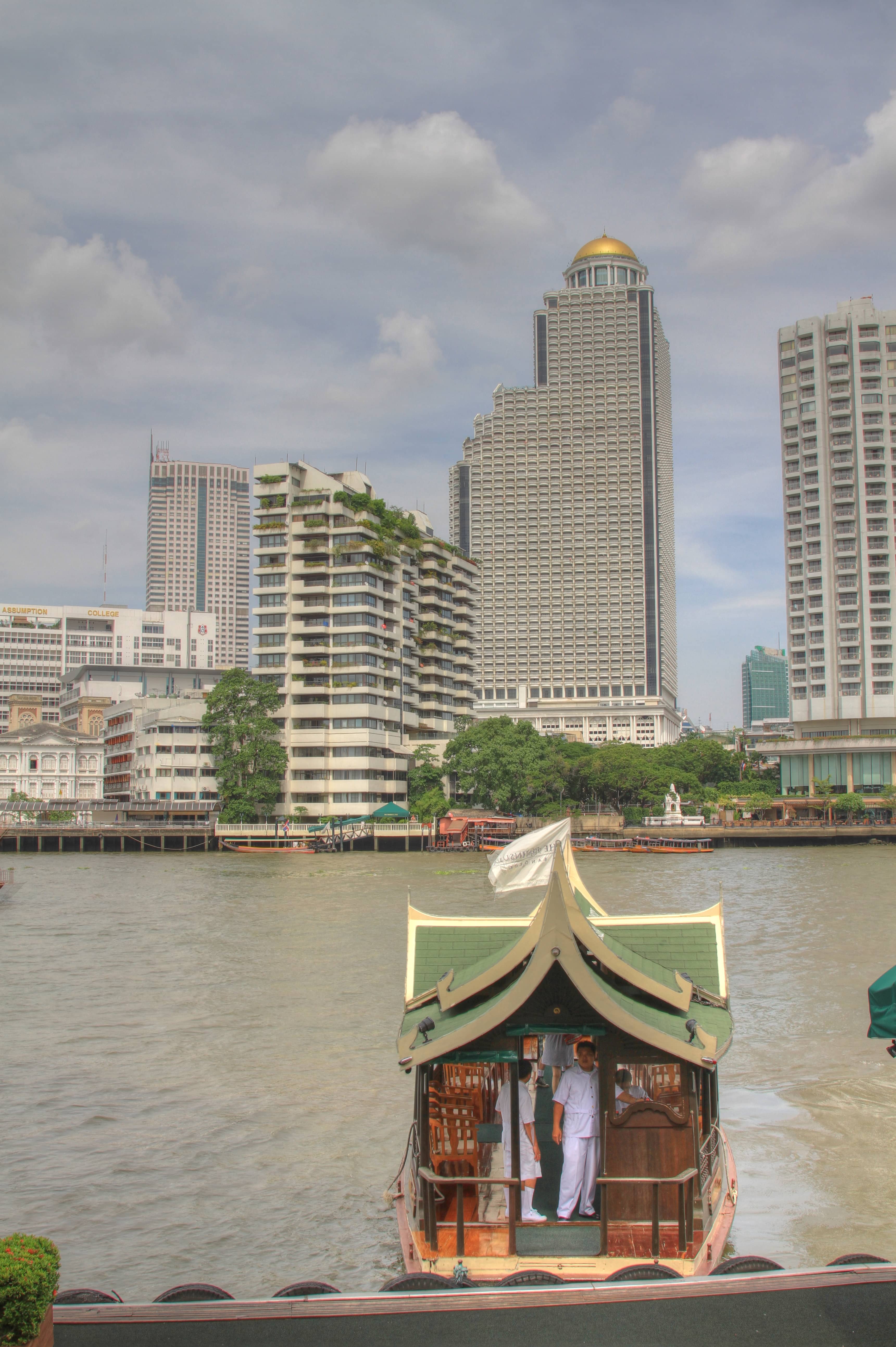 Khlong San Neighborhood Charm