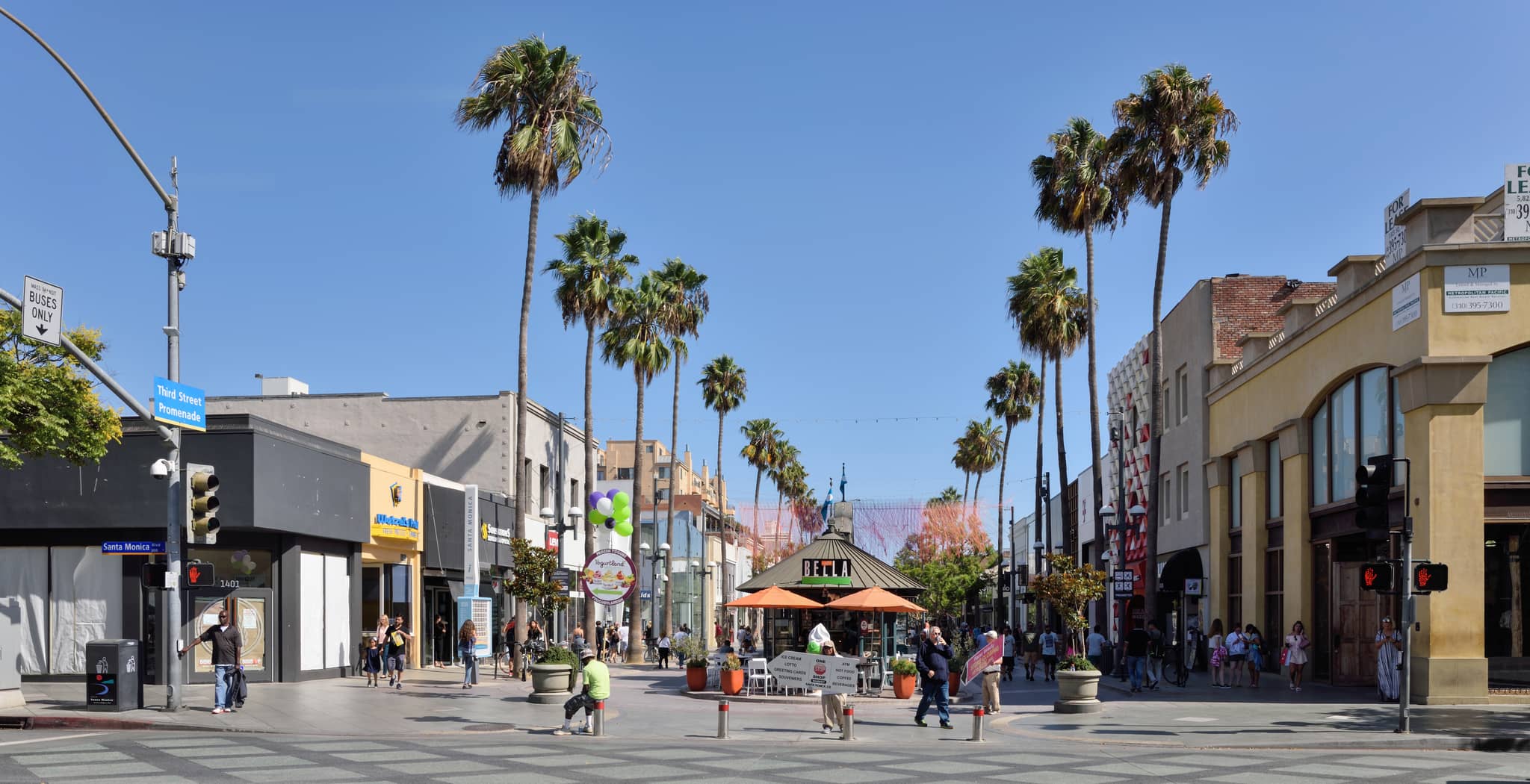 Diverse Shopping & Dining