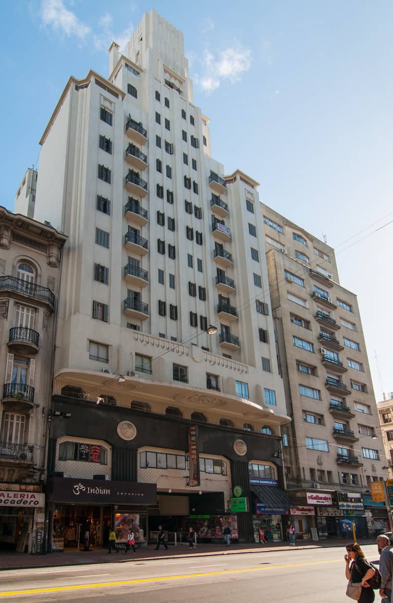 18 de Julio Avenue Landmark