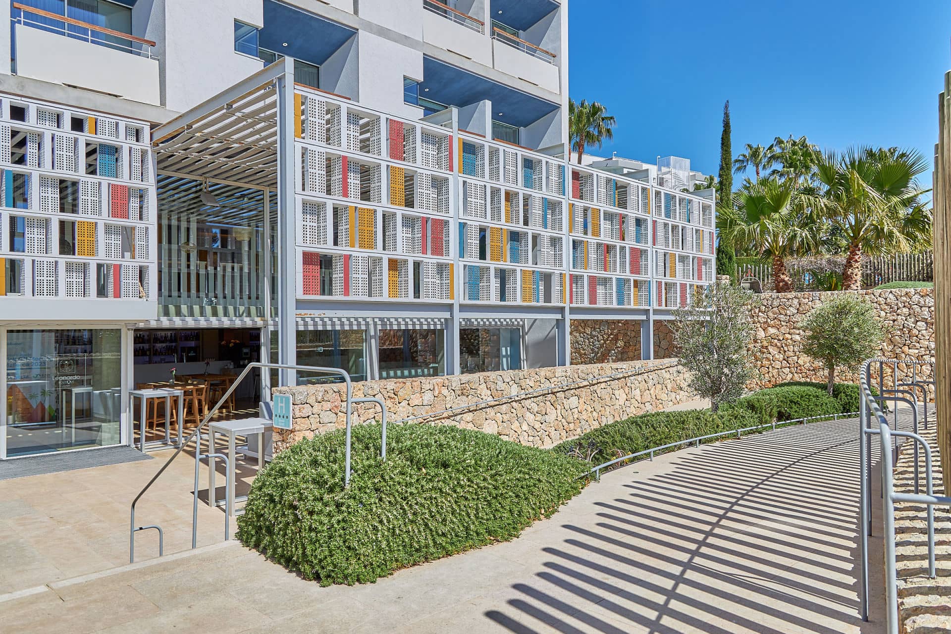 Chic Beach Bars & Restaurants