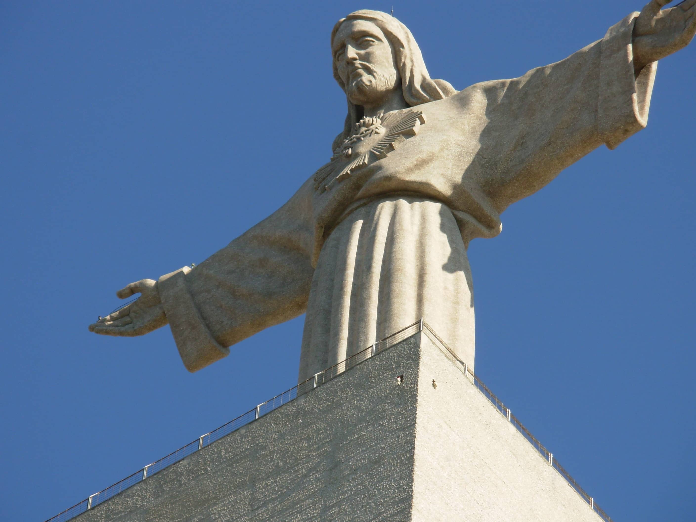 Cristo Rei Statue