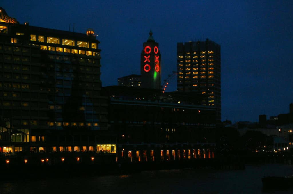 Iconic Tower Bridge Photo Spot