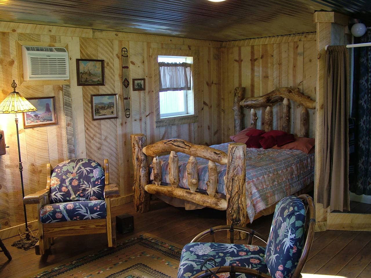 Cozy Lodge & Amenities