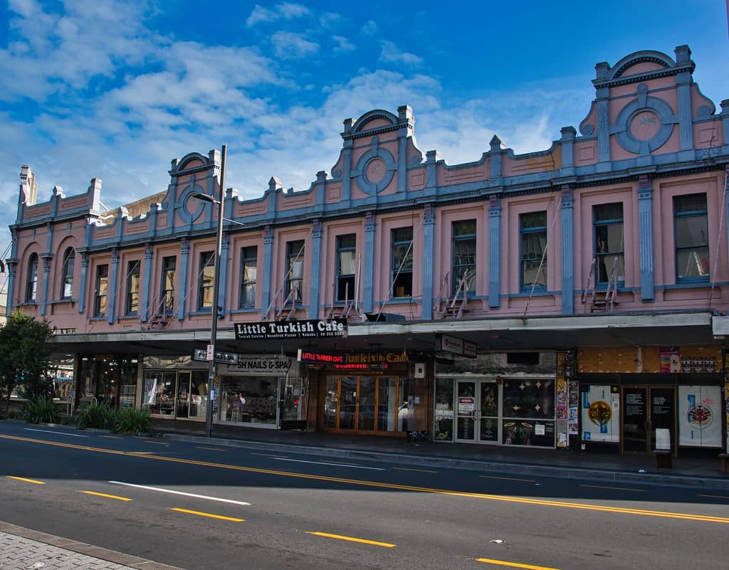 Vibrant Nightlife & Live Music