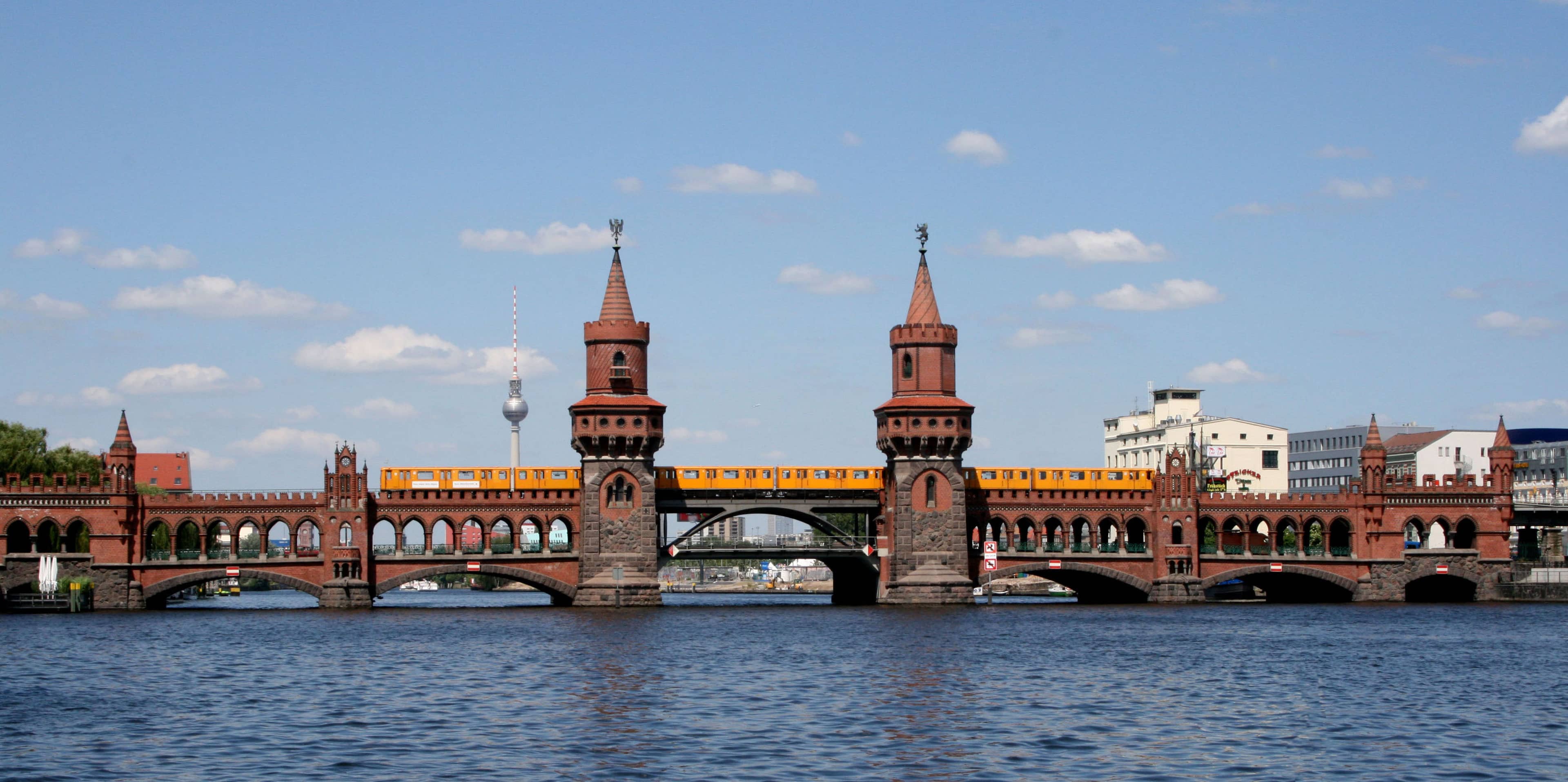 U-Bahn Ride Over the Spree