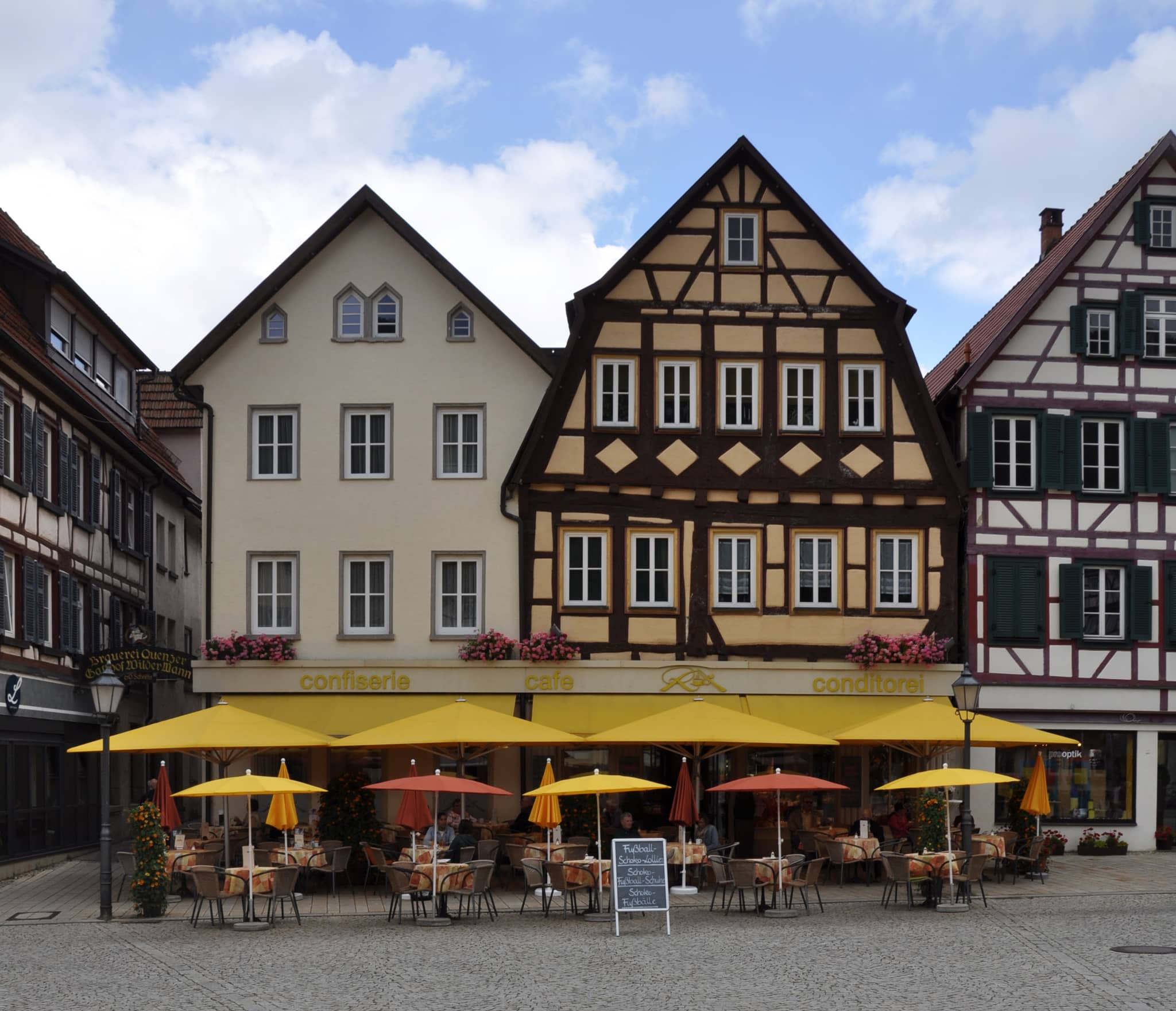 Charming Cafes and Restaurants