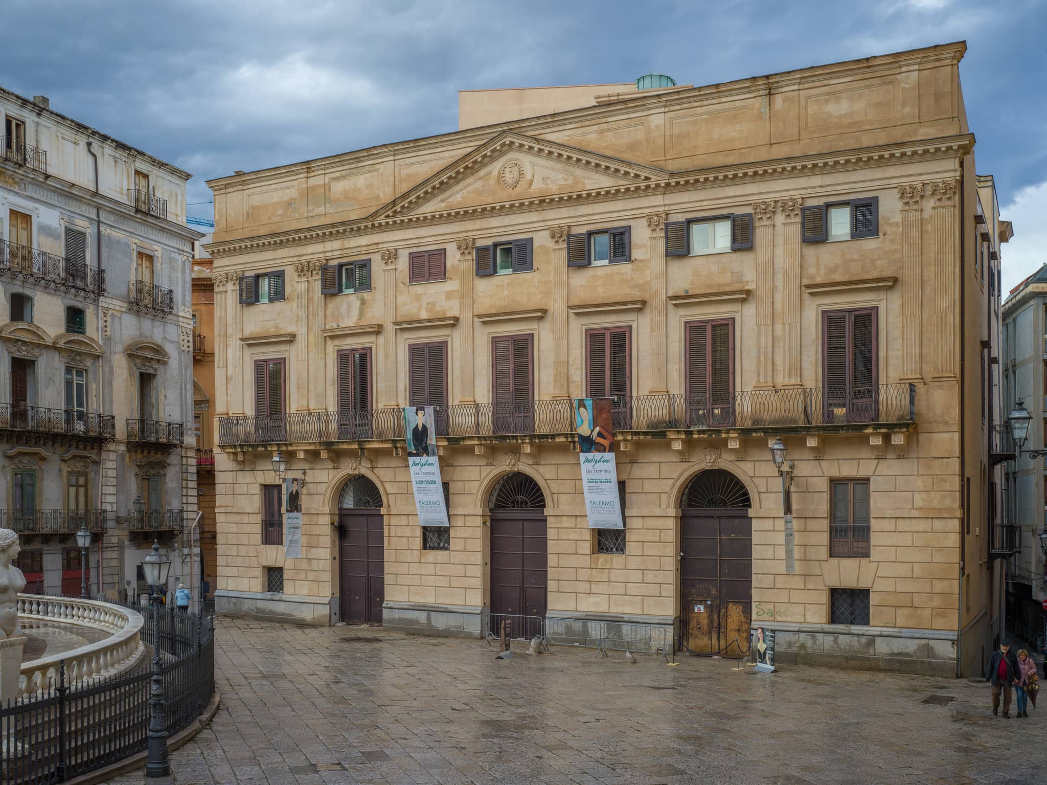 Surrounding Architecture
