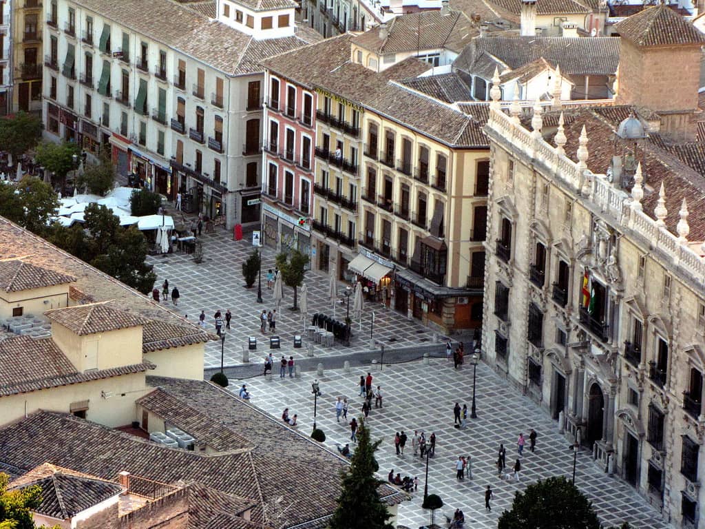 Plaza Nueva Atmosphere