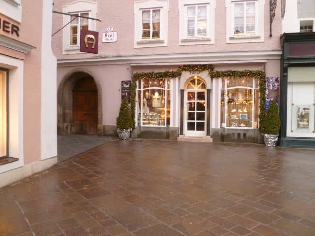 Cozy Museum Cafe