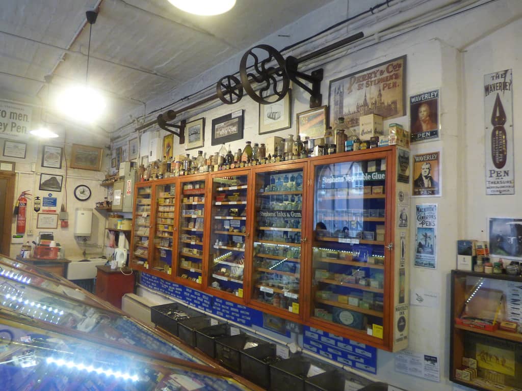 Jewellery & Silverware Displays