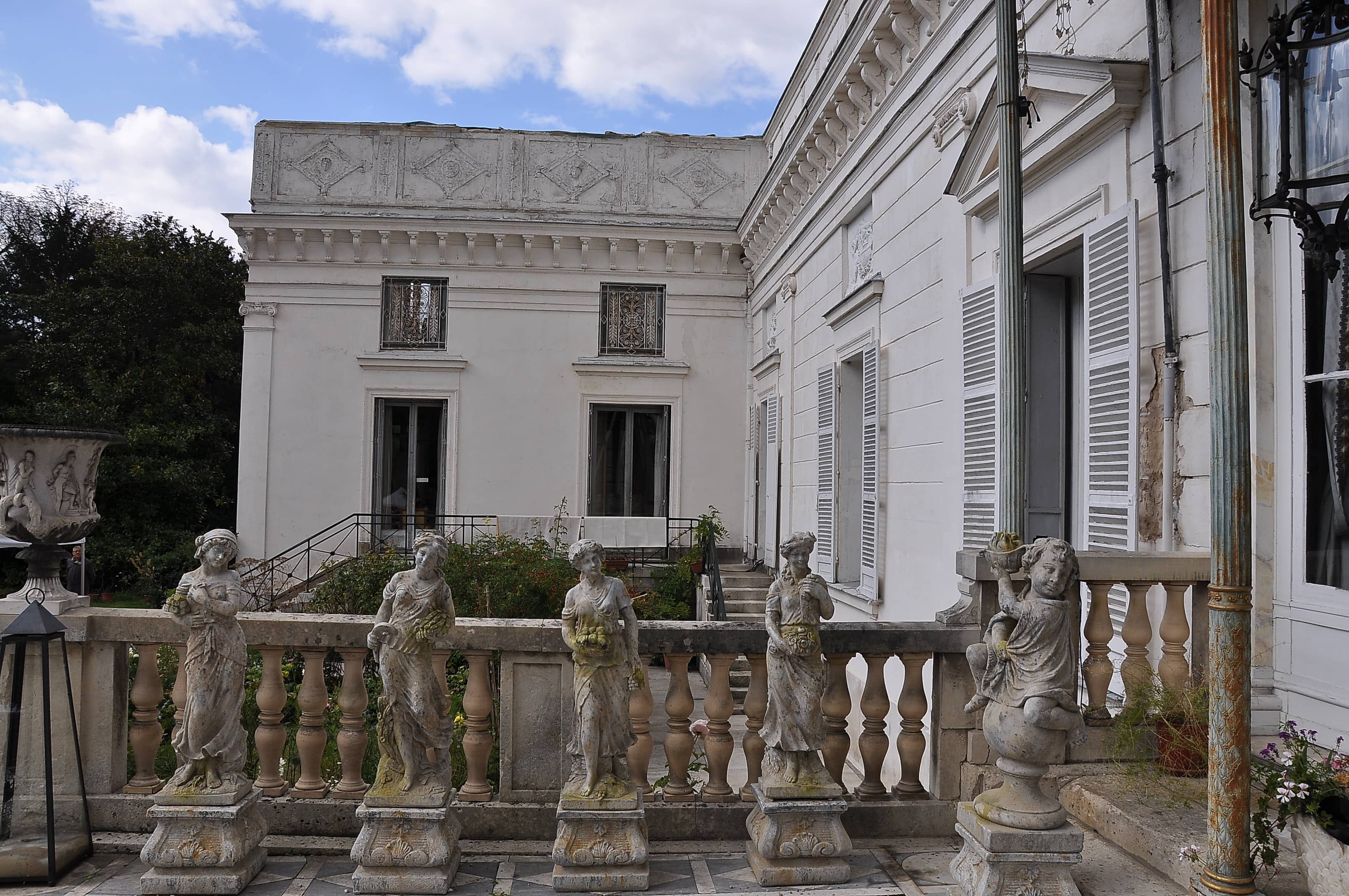 Contemporary Art Space