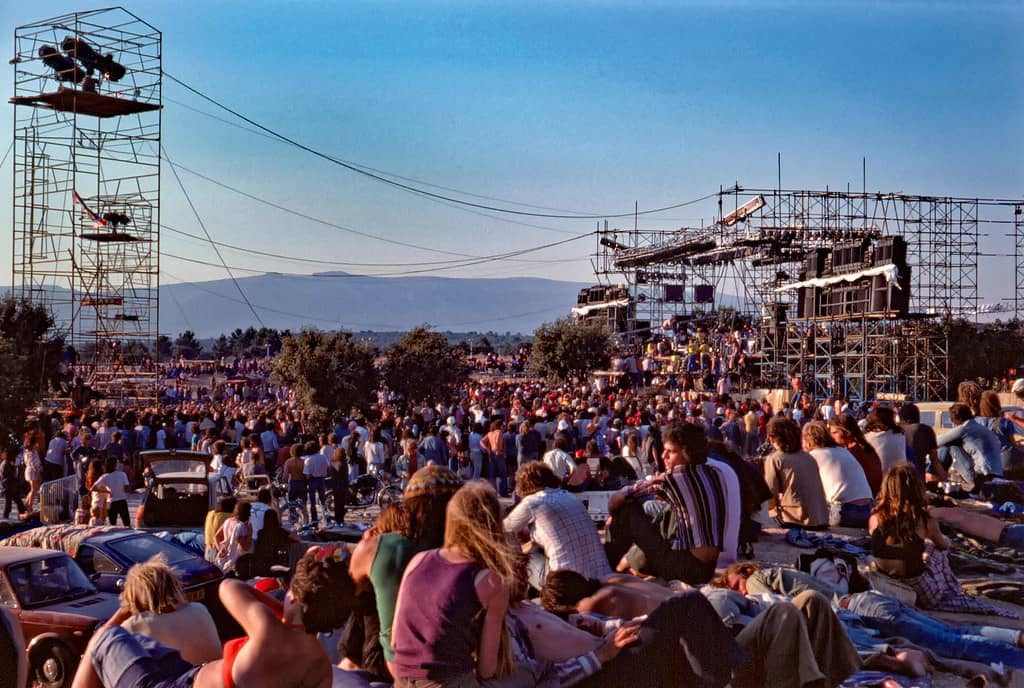 Live Music & Ambiance